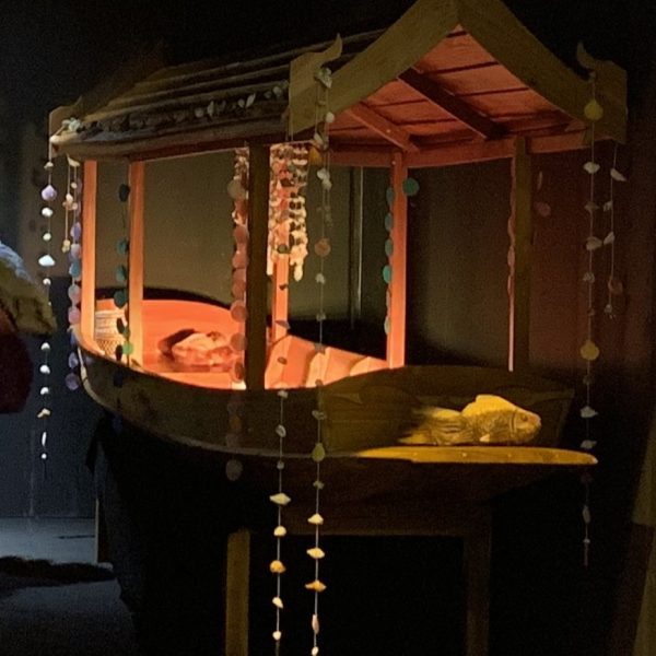 photo bateau + salle avec les nomades de la mer